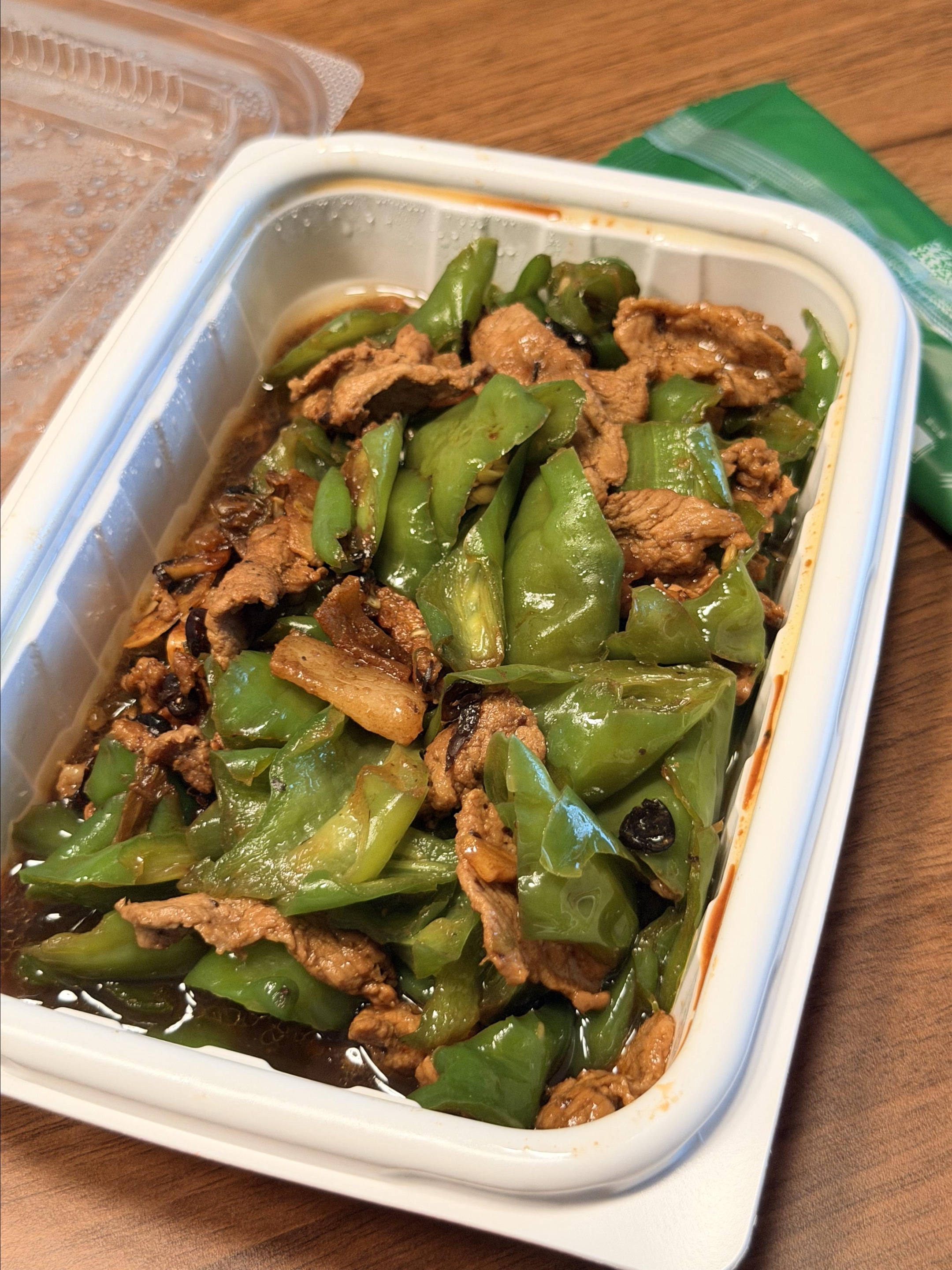 北京可以点谢光头辣椒炒肉了 在北京吃到谢光头辣椒炒肉的含金量谁懂？吃货们的双重快