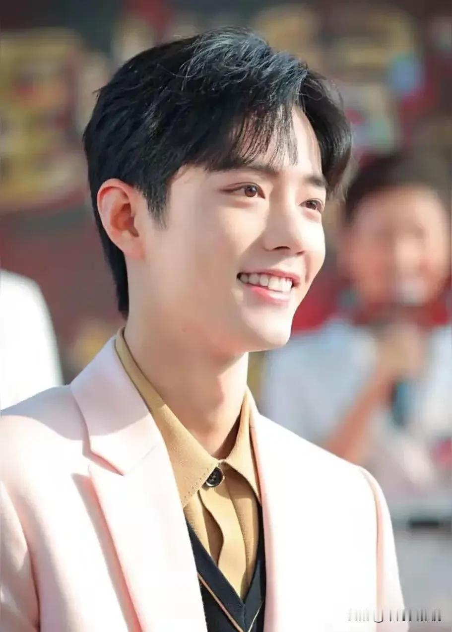 肖战真的是干一行行一行，怪不得没有女朋友。

肖战原本是一个小小的设计师，后面成