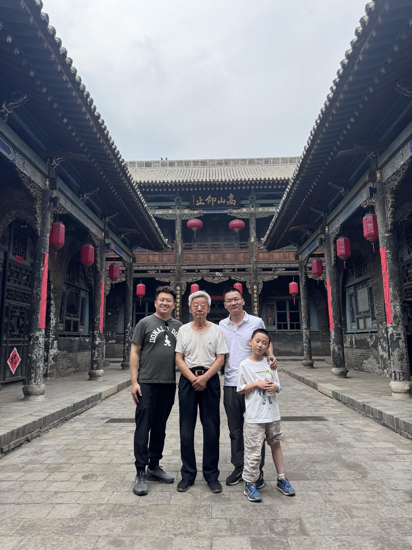 又见平遥。来到平遥，得益于当地一位朋友的引荐，看到了好多非遗大师的作品...