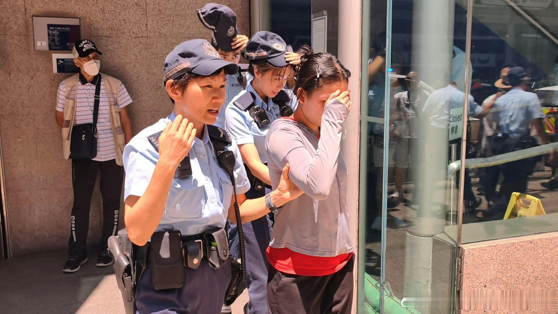 只想告訴大家，香港警察出勤是要警帽的，沒其他諸葛臥龍反忽小隊