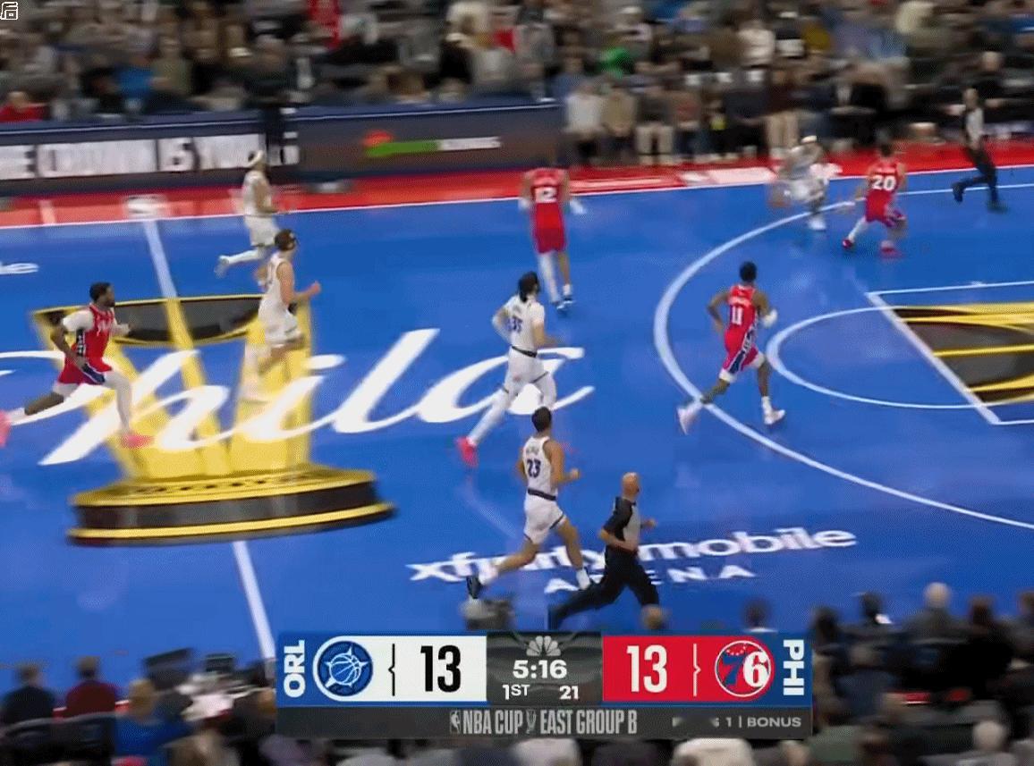 布莱克上半场众多高光中最帅的扣篮。 