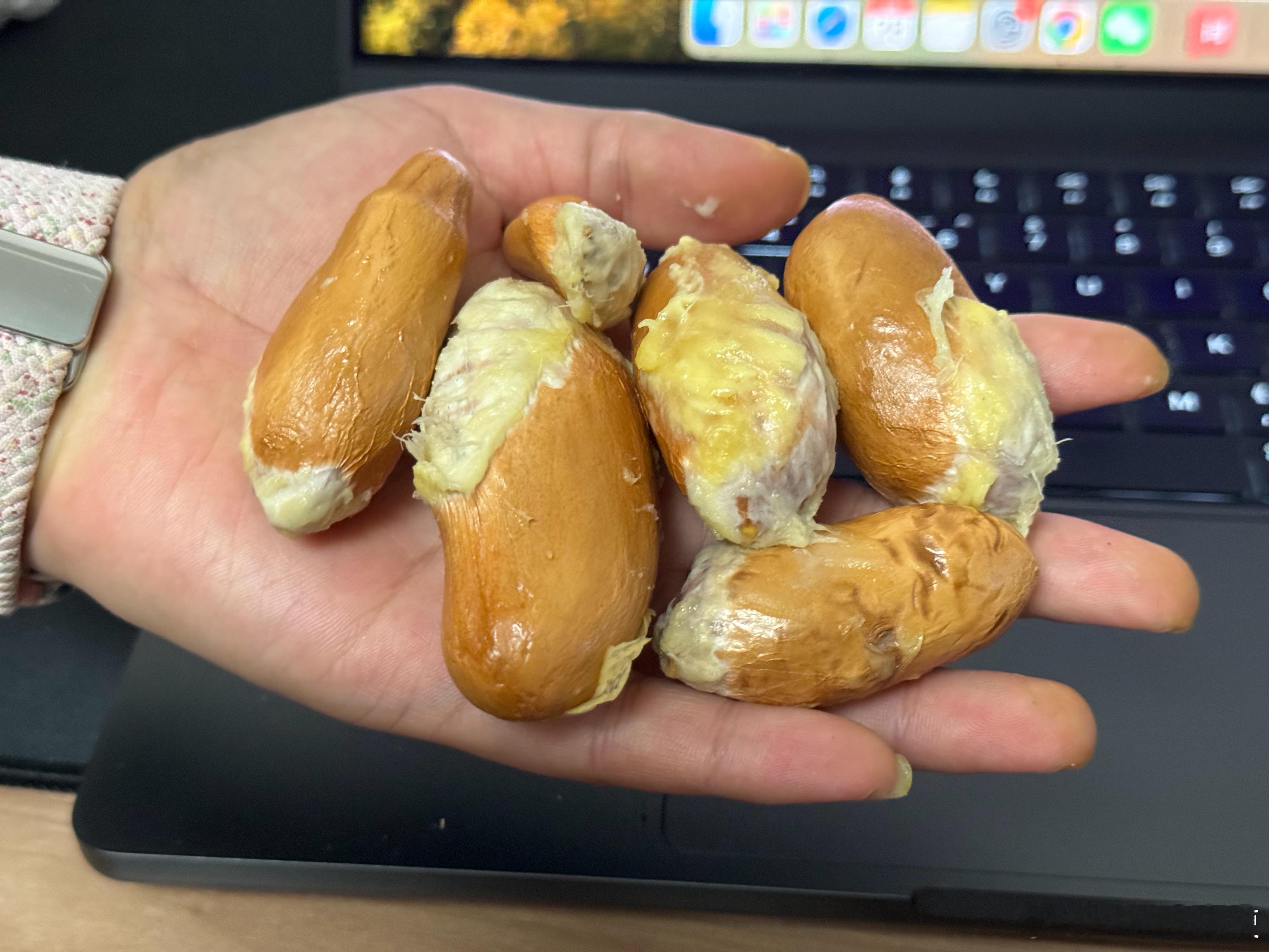 再也不想吃干尧榴莲了，打开皮很厚，快鸡蛋大小的核，都要占果肉的一多半了[泪] ​