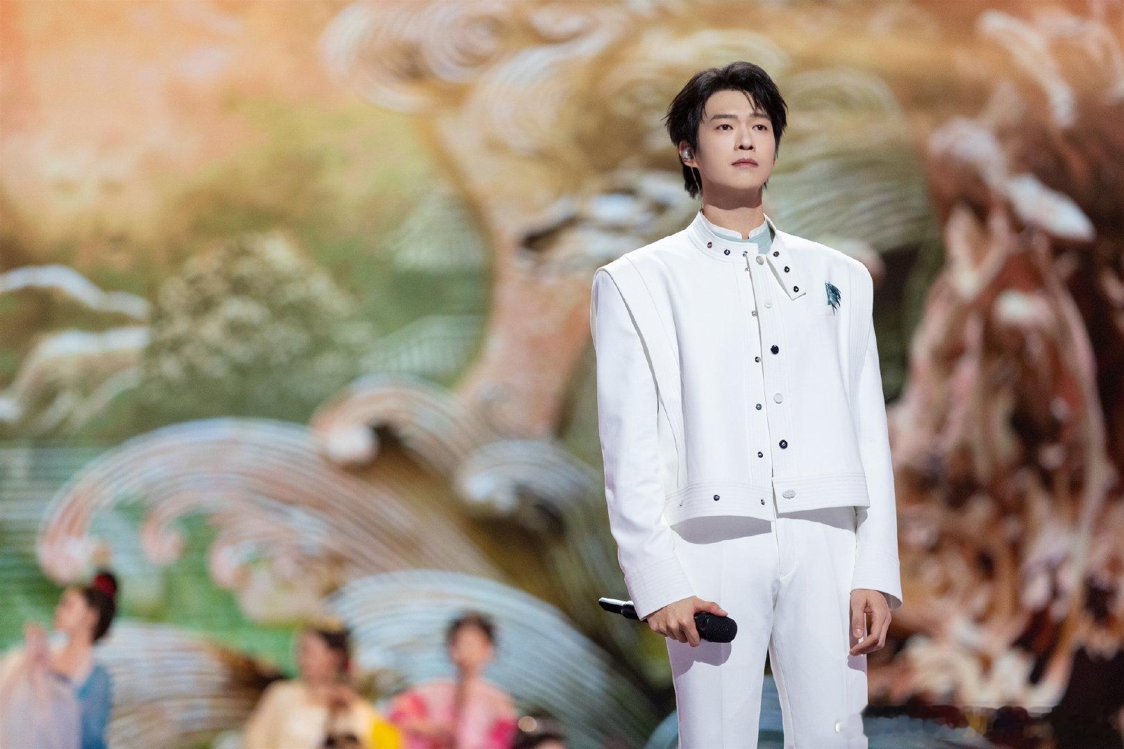 魏大勋魏大勋唱歌和演戏一样权威谁被魏大勋的嗓音狠狠拿捏了！我们大勋花唱歌和演戏一