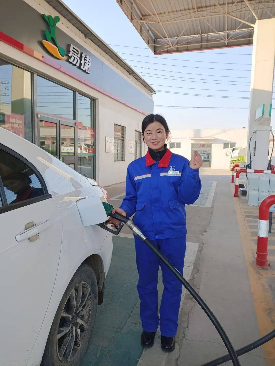 油价涨了，你的生活被“通胀”了多少？

油价又往上蹦了蹦。加油站显示屏上不断跳动