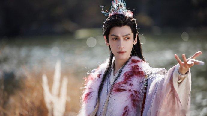 谁家男主吃可爱多长大的啊谁家男主吃可爱多长大的？当然是唐俪辞！看似高冷凶巴巴，实