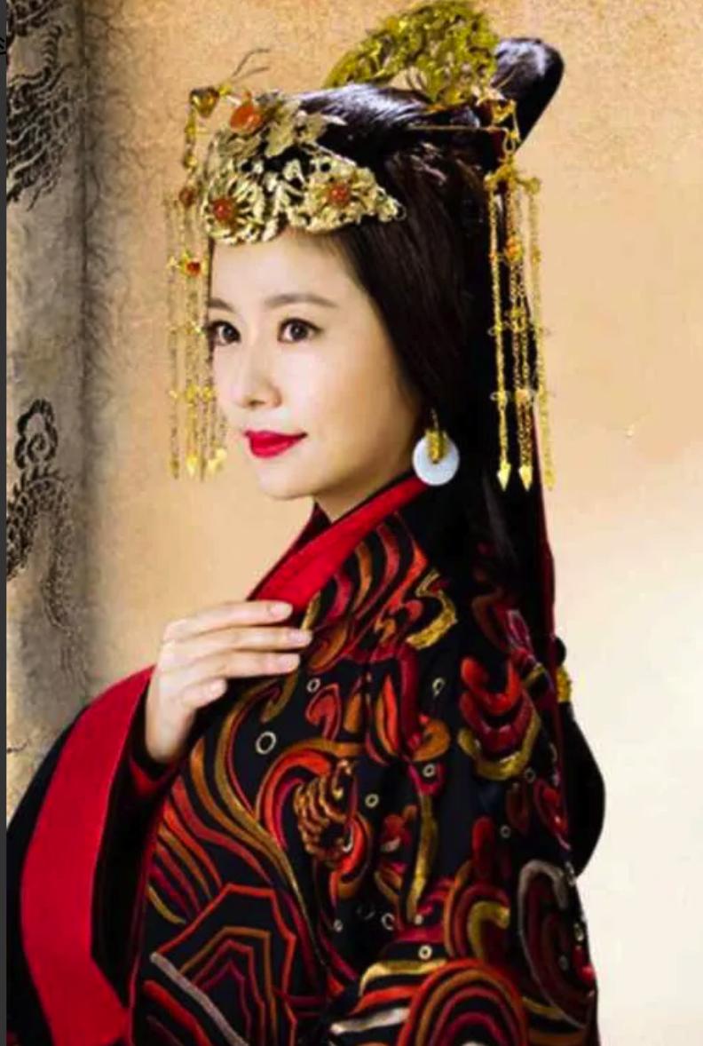 公元23年，新婚才两月，阴丽华就被刘秀悄悄送回娘家。两年后他接她入宫欲立后，她却