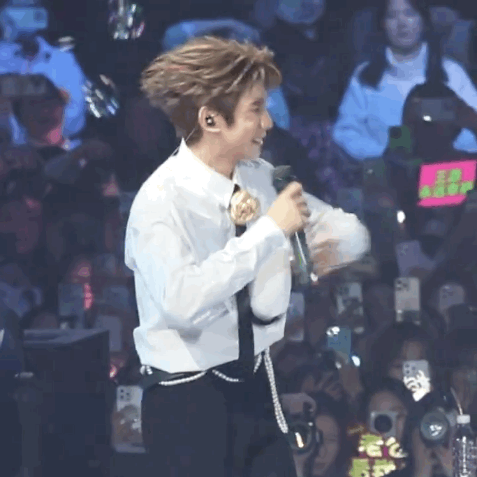 跨年求婚搁王源这画风突变 当浪漫求婚变成舞台喜剧！王源面对吉他老师的热情“求婚”