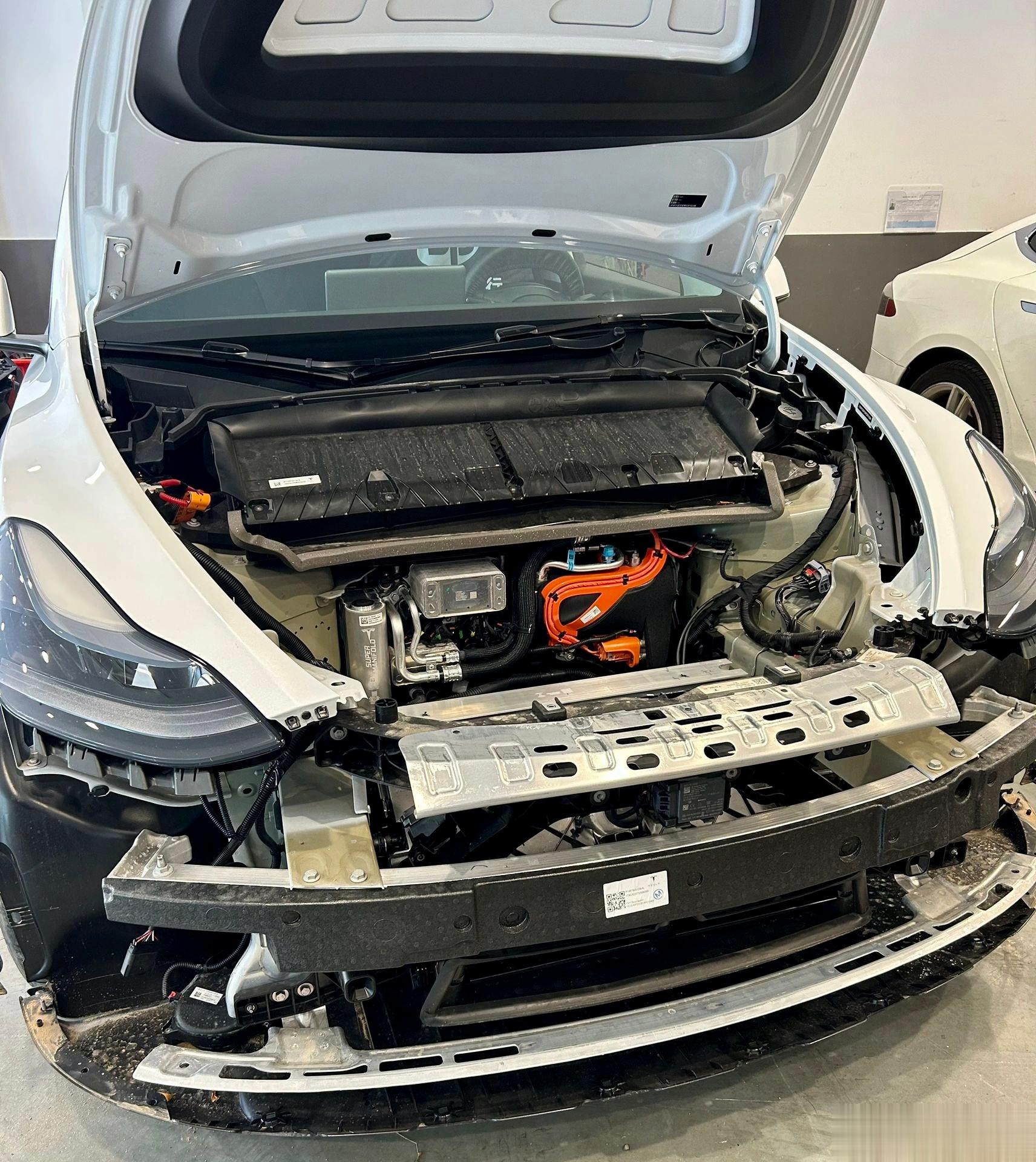 特斯拉modleY的前部全是硬货，防撞系数还是可以的！#特斯拉model y# 