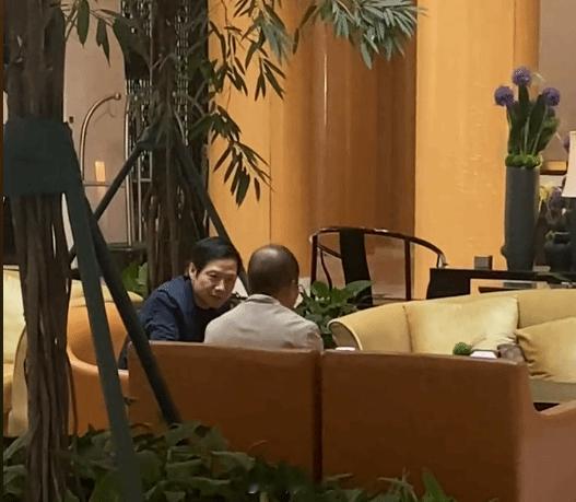 雷军疑和华为徐直军聊天，大佬与大佬的对谈 ​​​