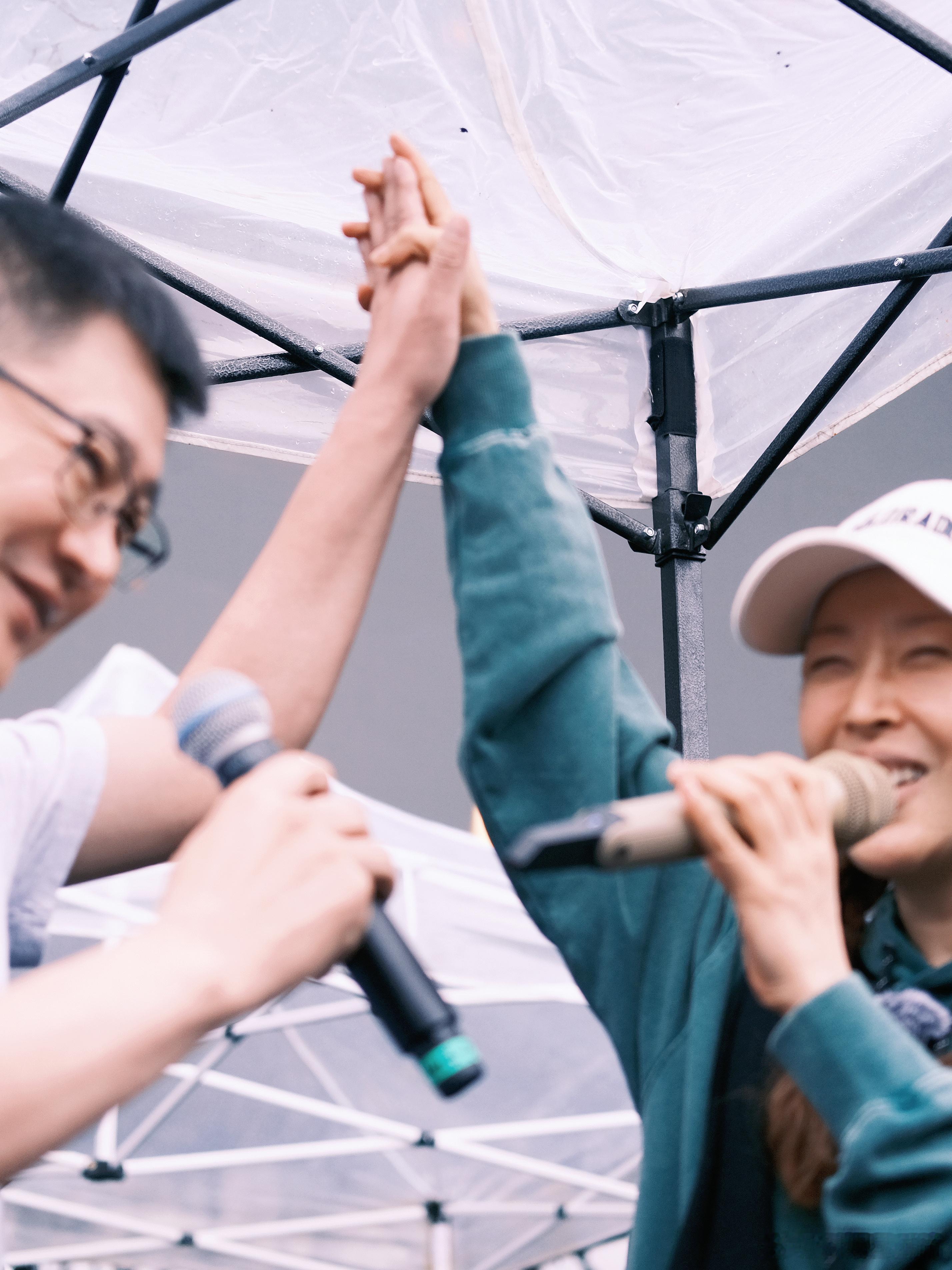 #为孙悦和哥哥掉眼泪了# 真的有被孙悦和她哥哥之间的情谊感动到,哥哥为了买下祝你
