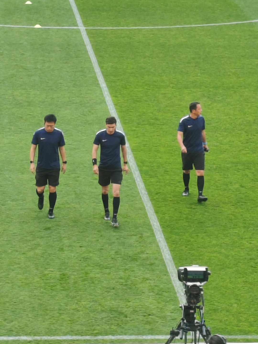 现场监督，好好吹啊，麦裁青岛海牛vs山东泰山 青岛·青岛青春足球场