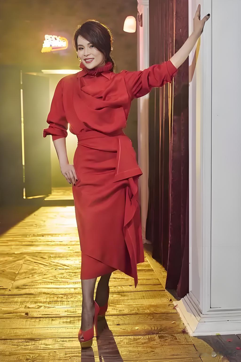 约定是首好听的歌，也是周蕙的成名歌，但是，她不知为何从此消失在台湾的歌海里。那时