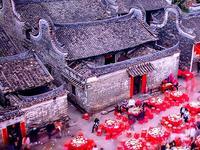 上联：旧岁成旧历，请您续下联～新年谱新篇。