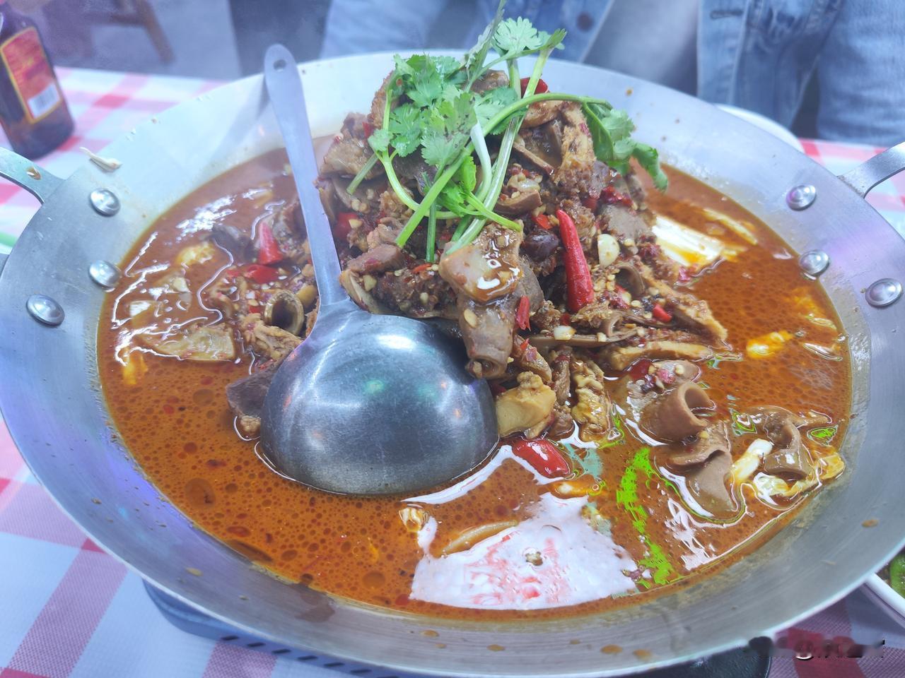 朋友说他在阳新，
我一个闪现就到了！
感谢老友招待！
酒微酣，菜吃干！
人圆满！