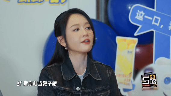 李小冉遇到了她的便利贴女孩 李小冉的歌声刚刚让她爆火，便利贴女孩也迎来强力相助，