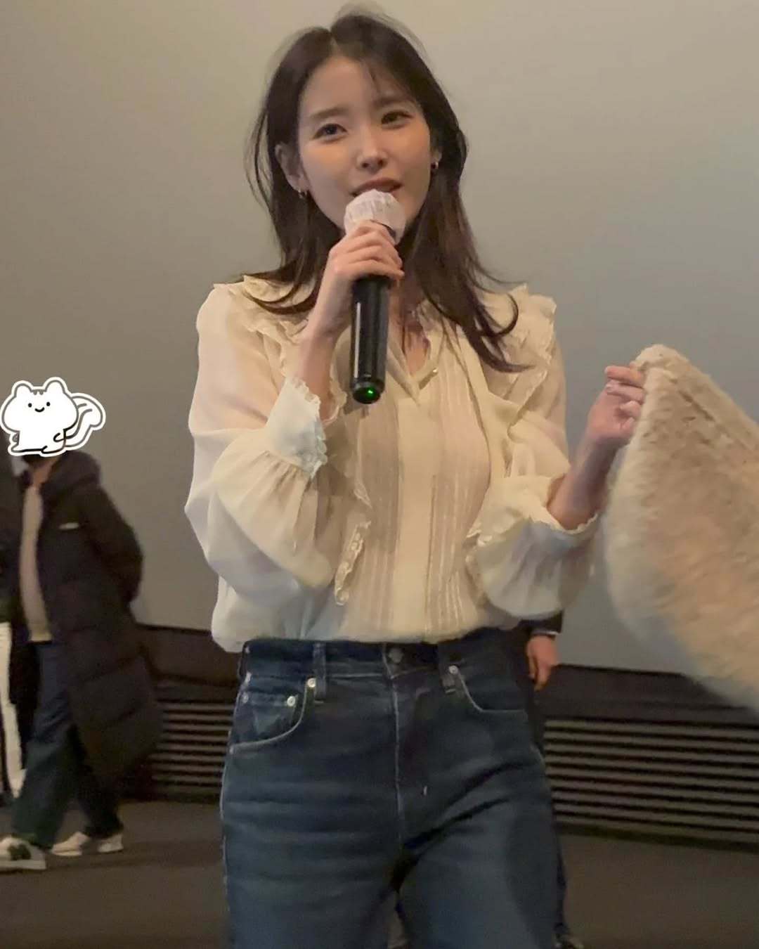 IU 