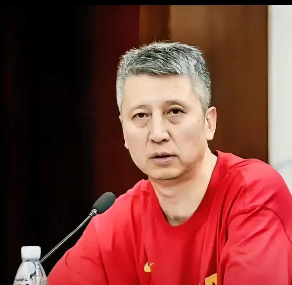 郭士强啊郭士强，你要不还是辞职回家吧。  

男篮亚洲杯决赛最后3.9秒，胡明轩