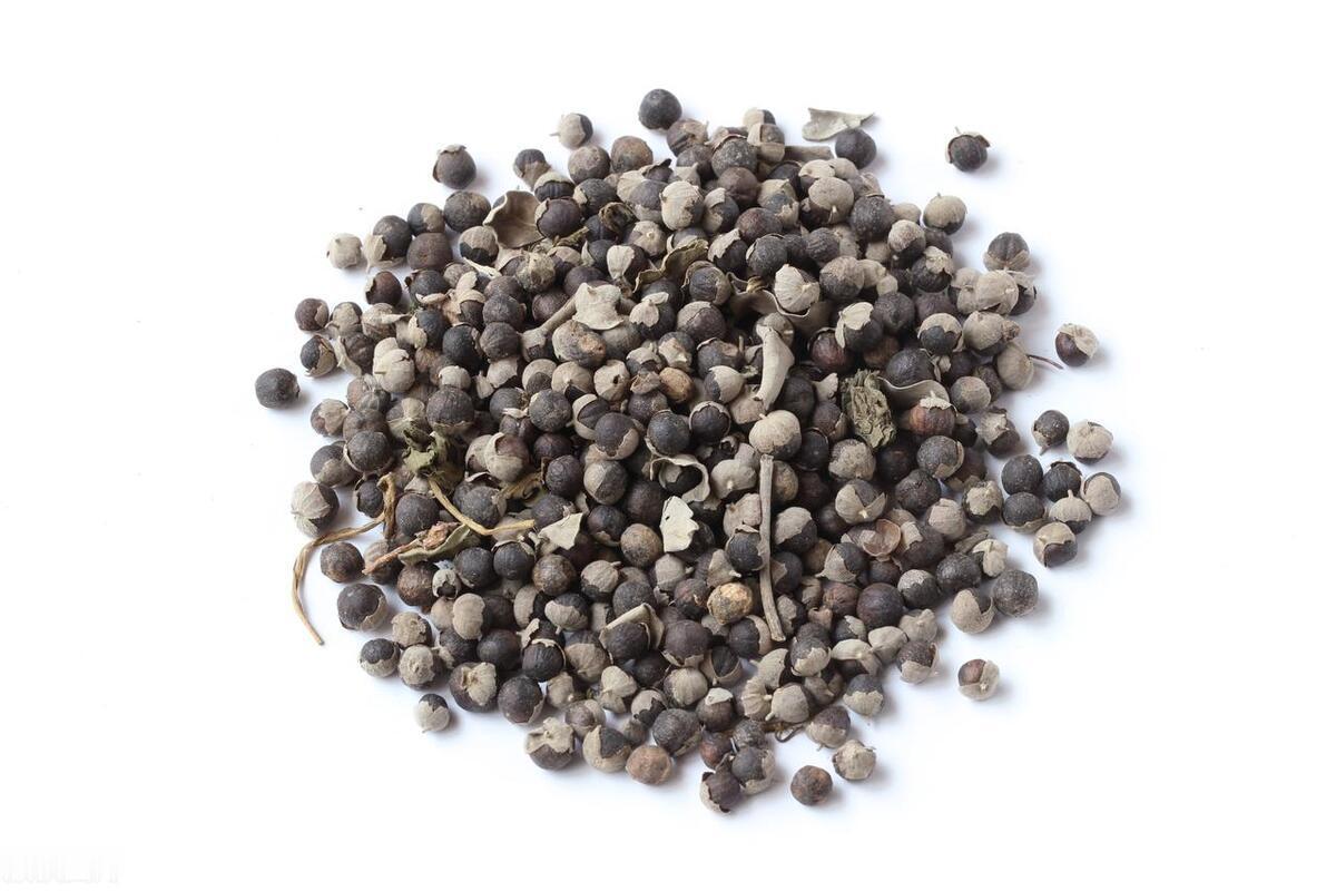 机缘巧合下，倪海厦教我一张治疗手脚麻木的方子，我却始终觉得：在我见过的大师中，他