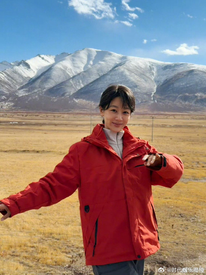 杨紫元宵节六宫格杨紫晒董竹君日常元宵节看杨紫晒照太治愈，董竹君造型素雅高级，自带