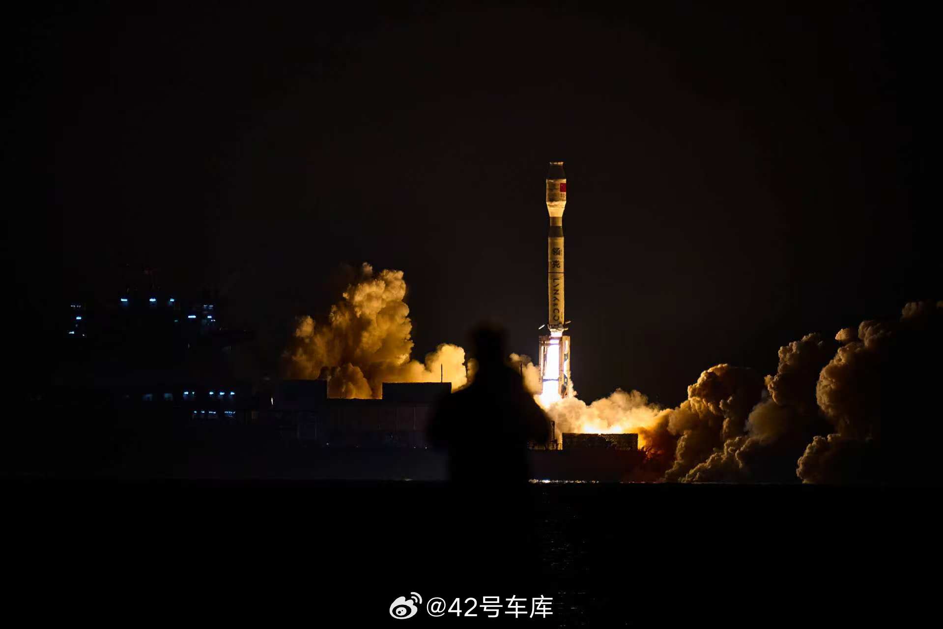 领克 900 冠名的「领克 900 号」卫星成功入轨，这广告直接打到太空上去了。