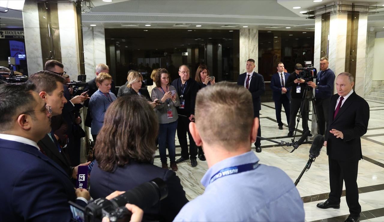 会谈结束，美国得到承诺
这一次俄乌冲突可能真的要结束了，因为在当地时间12月3日