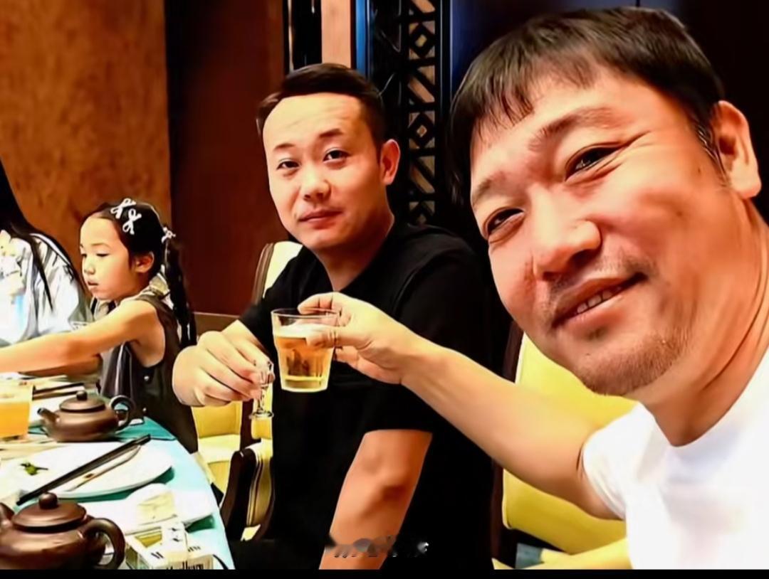 贾冰没有塌房，他不需要道歉。
需要道歉的，是那个擅自把贾冰放网上的人。

贾冰怎