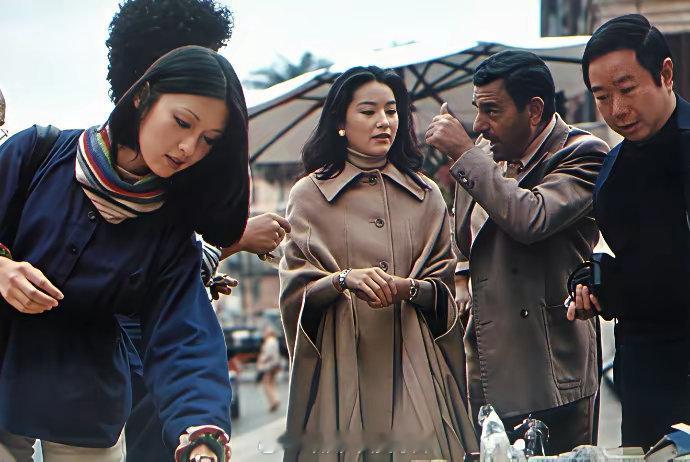 1977年，23岁的林青霞与24岁的胡因梦同游意大利的照片，没看错！这是40几年