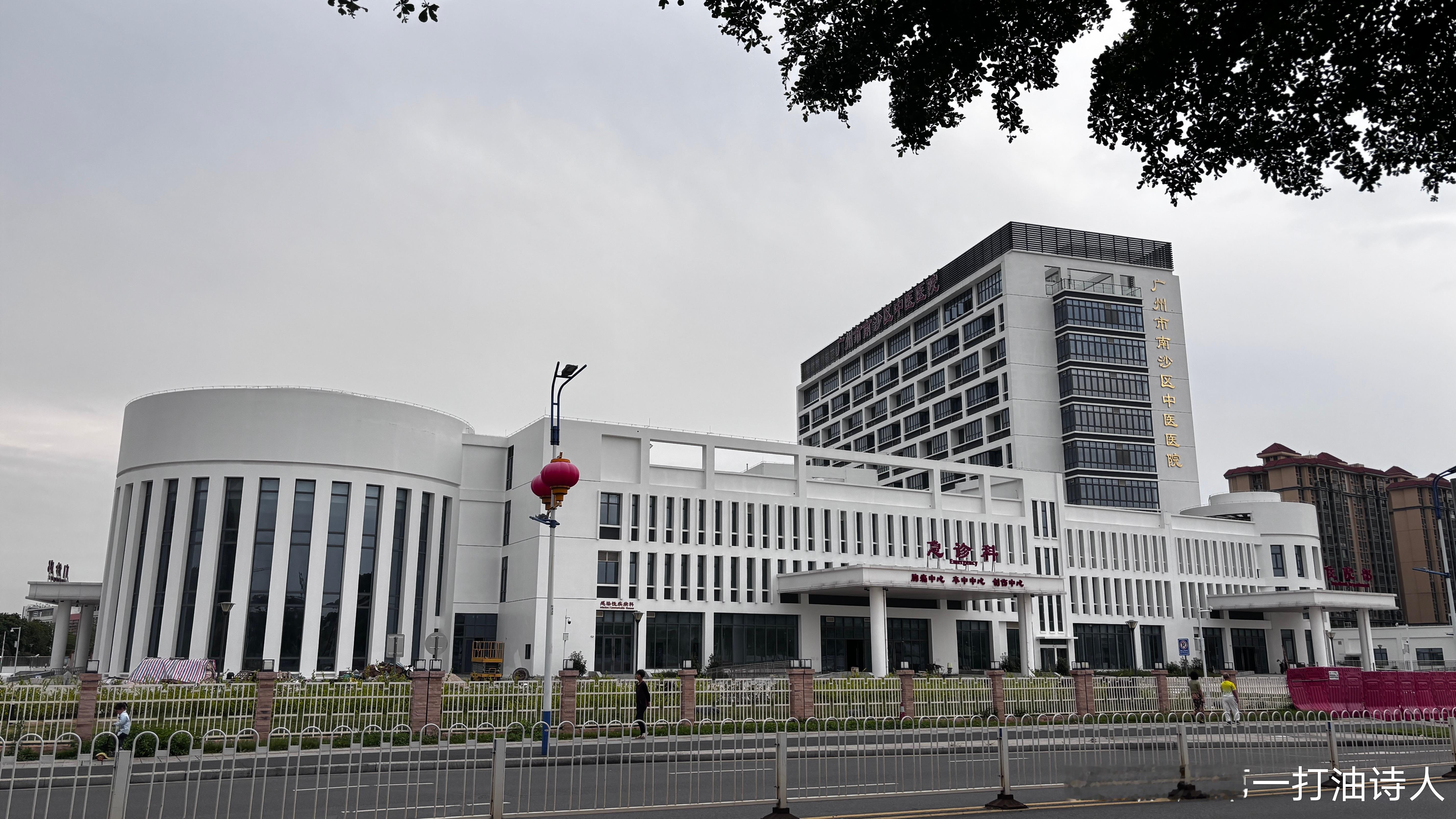 广州南沙区中医医院，黄阁镇上，好像还没开业，西里西骑的 