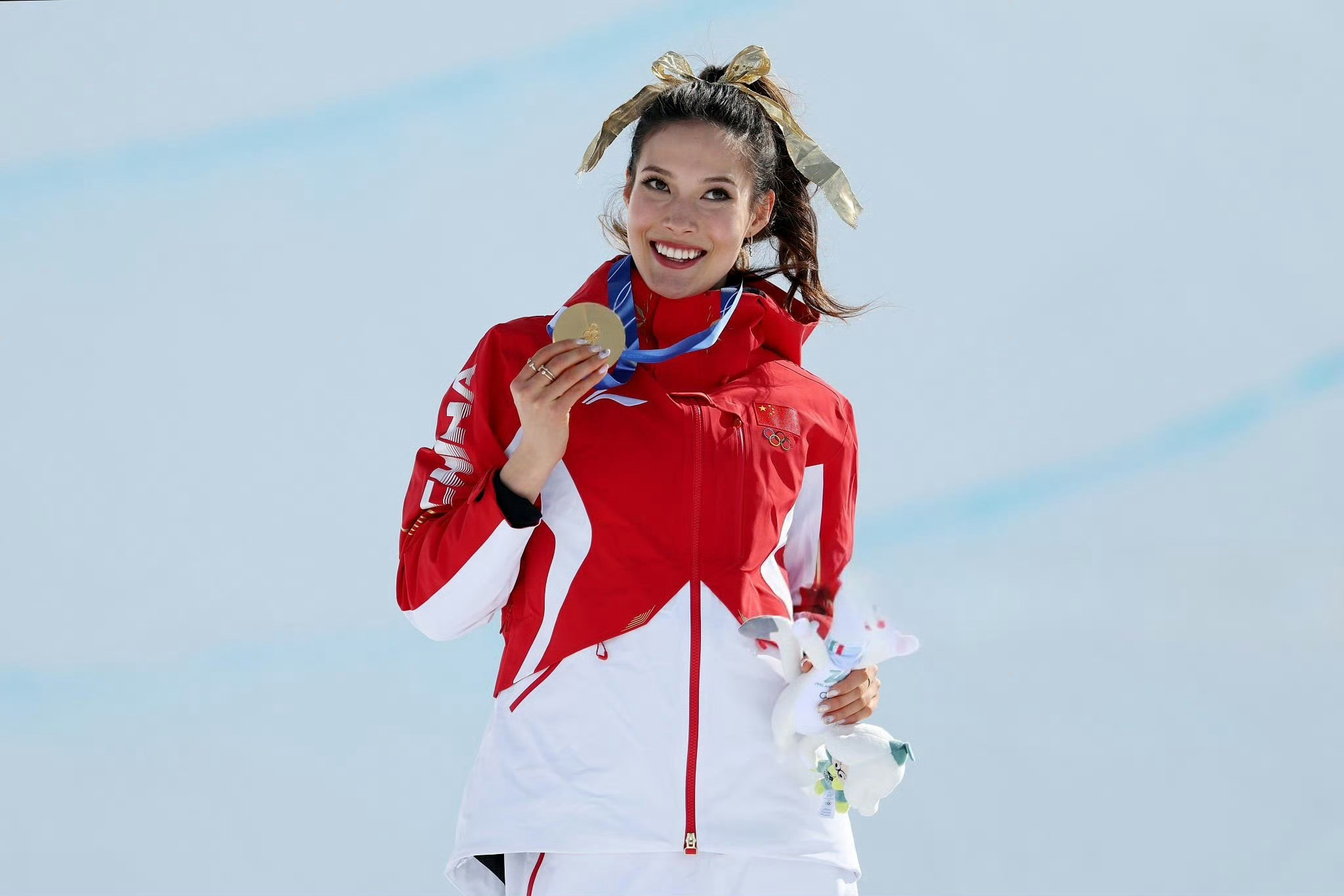 强势夺冠 ！谷爱凌以 94.75 的超高分拿下米兰冬奥会自由式滑雪女子 U 型场