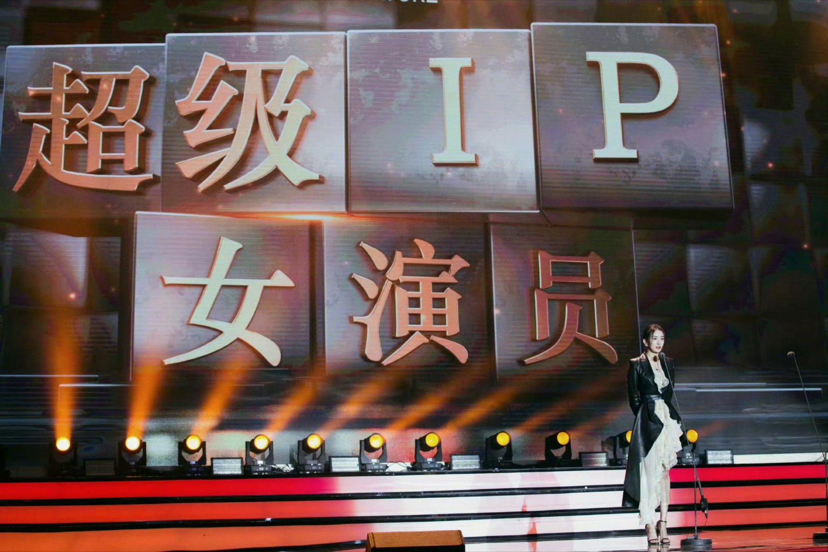 杨幂当年一路小跑的努力全实现了永远会被她的事业心所折服 