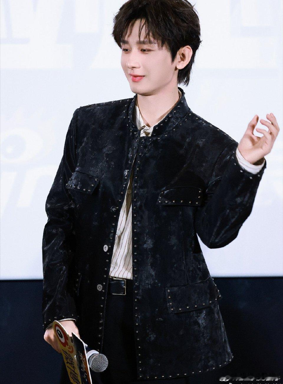 成毅天地剑心剧宣现场[求关注]好帅啊 ​​​顺毛成毅看起来好乖 ​​​