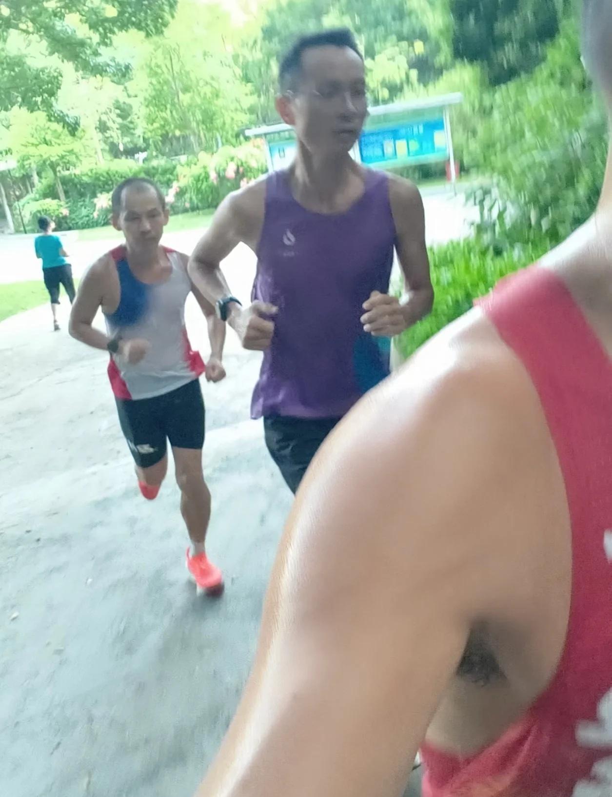 7.23早皇岗公园跑步训练小分队绕鸡腿六⭕️