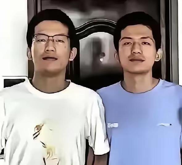 安徽一对双胞胎，哥哥高考查分698，弟弟697。全家还没来得及高兴，清华大学招生