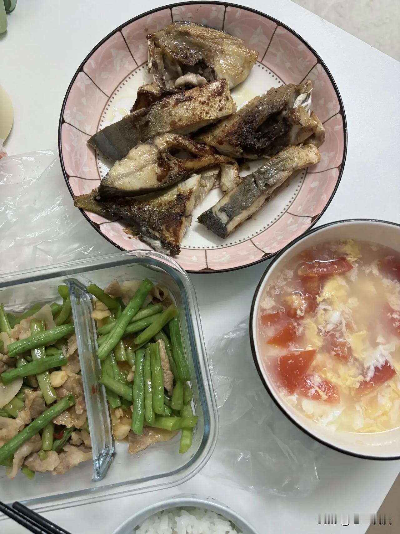我发现妹妹的厨艺越来越好了。

我这个妹妹，是家里的老幺，从小父母就比较宠爱，加