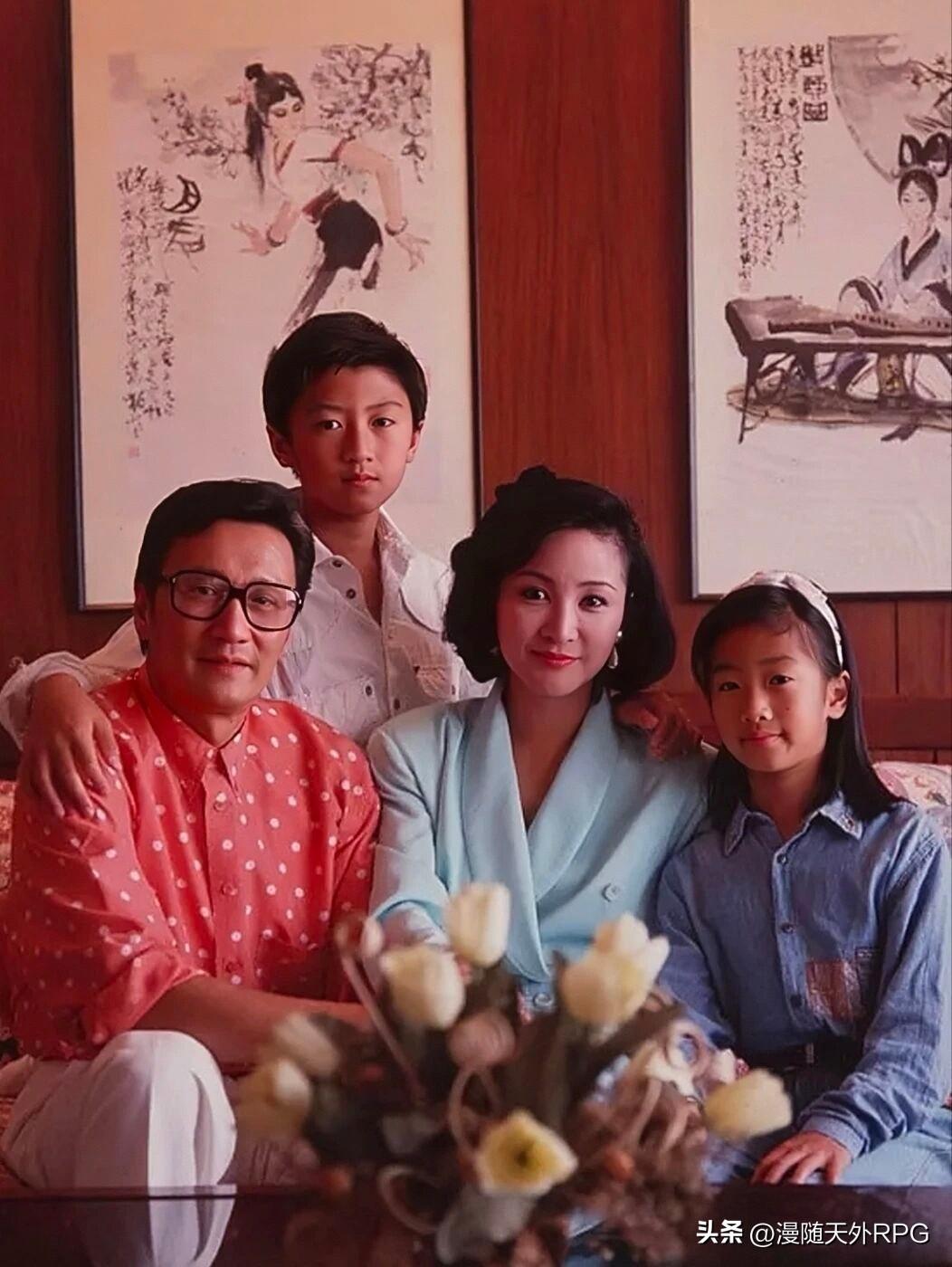 除了女儿，这一家容貌好像都没有太大变化。
