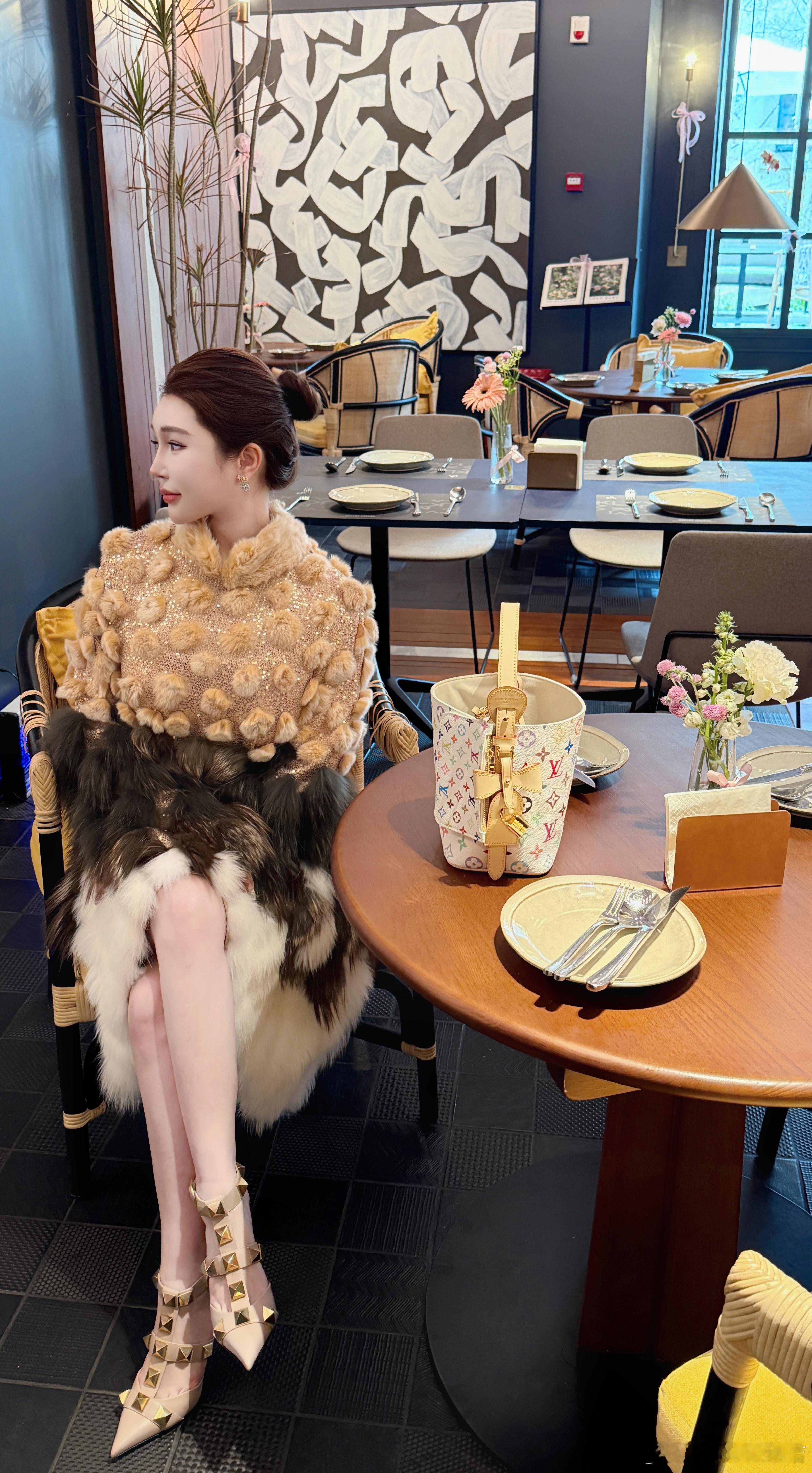 我是不会放弃成为这样的漂亮女人的😌  