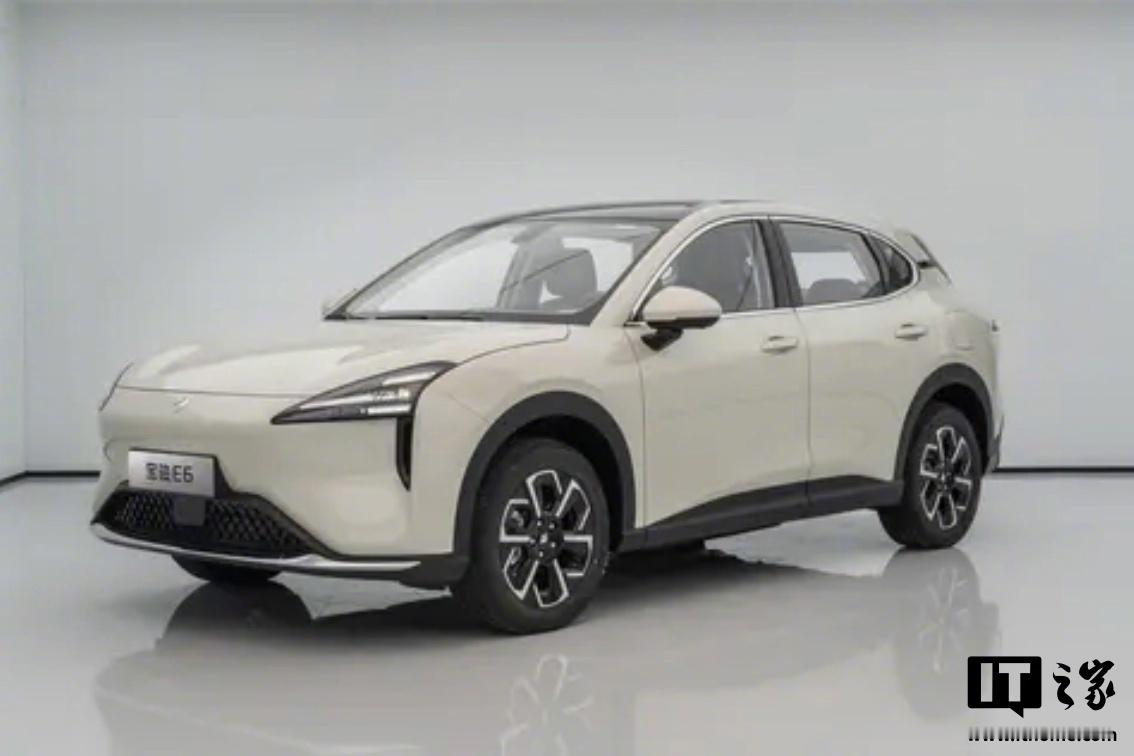 【2026 款宝骏 E6 畅享版“网约车型”上市：云海 EV 同款外观总成，14