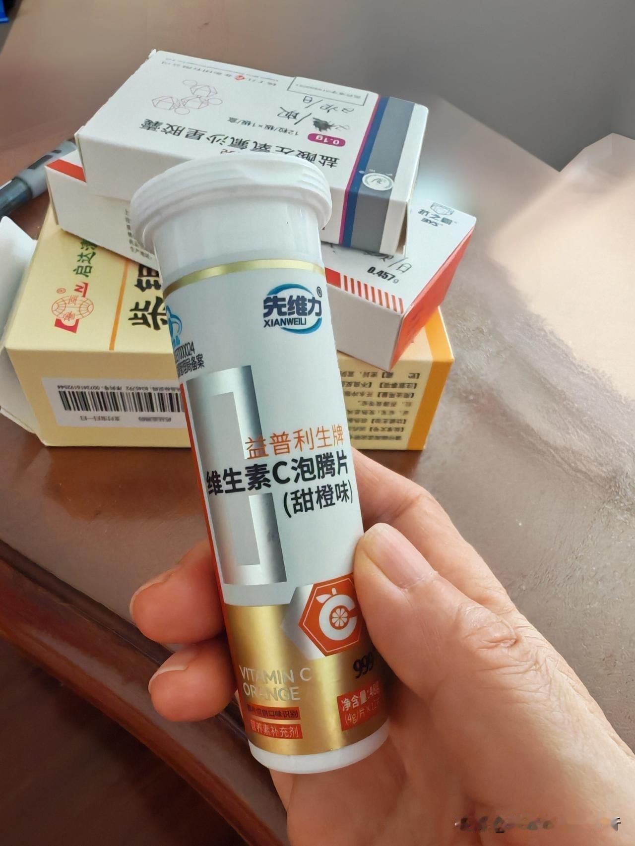 感冒了。

前几天就觉得嗓子不舒服，昨天疼的厉害了。

中午就去社区医院验了血，