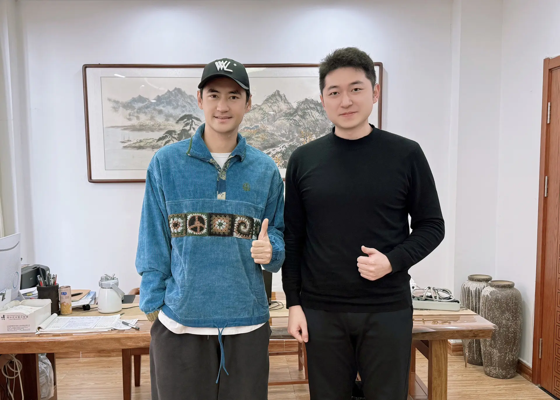 与袁弘大哥合影。与袁弘大哥合影，和我一样帅，哈哈哈哈
