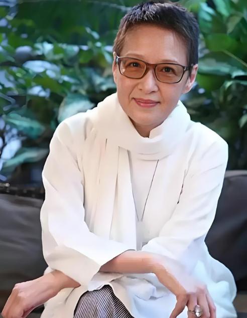 2018年台北荣总，弥留的李敖托人传话：想见胡因梦最后一面。中间人等到深夜，却只