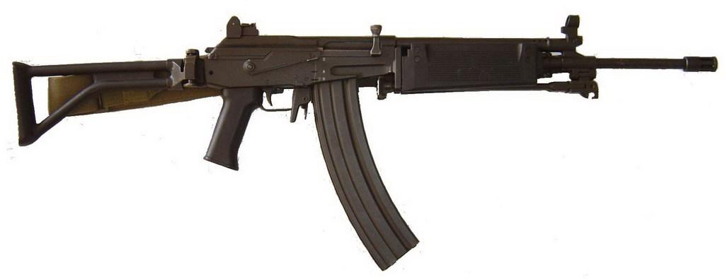 配50发弹匣的R4步枪