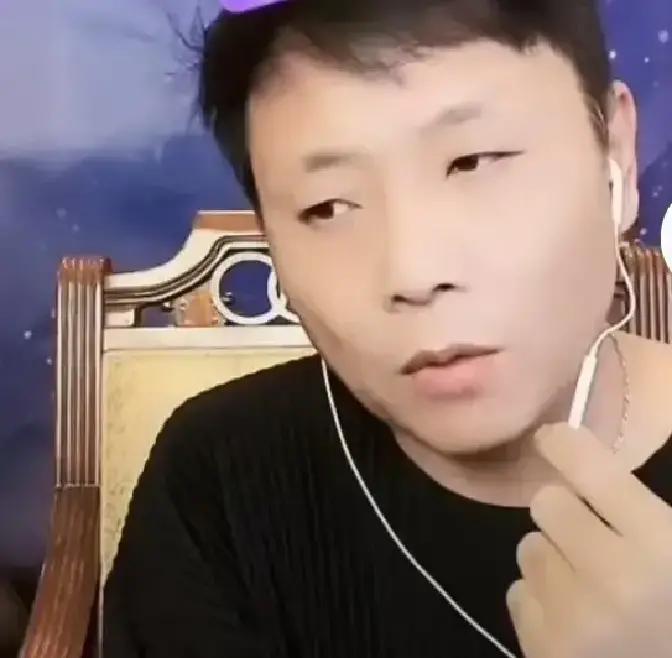 祁隆的确被冤枉了。

最近，祁隆直播间很动情地道出了内心的苦衷。
听他这么一说，