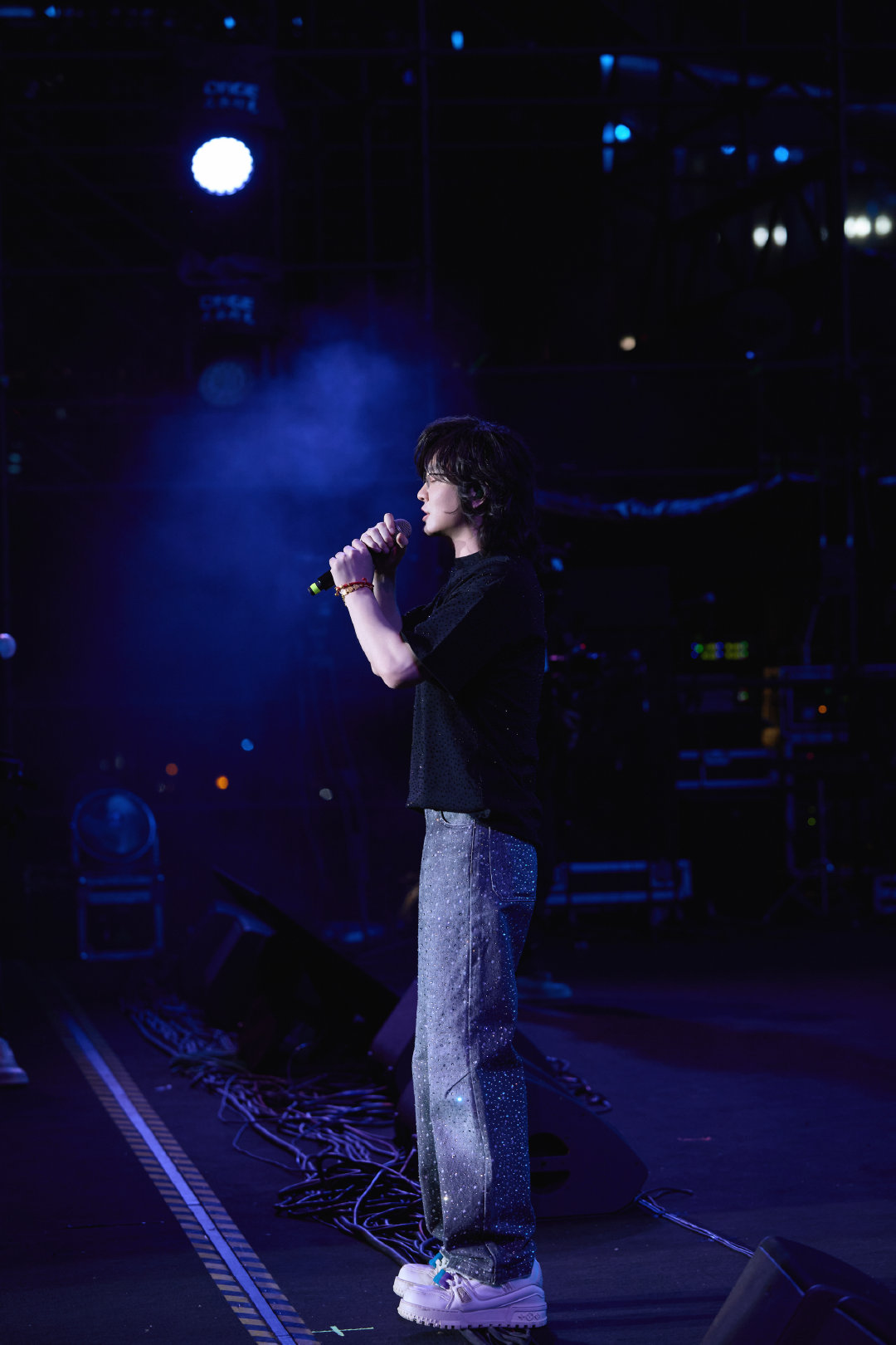 别看表面淡定的要命，实际上是：脑子～快点想词啊！嘴要跟不上了[淡淡的]王者电竞派