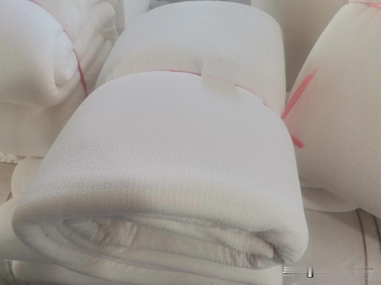 听说这个冬天很冷！你可能需要一床真正的新疆千层棉被陪你度过！

  双11宠粉节
