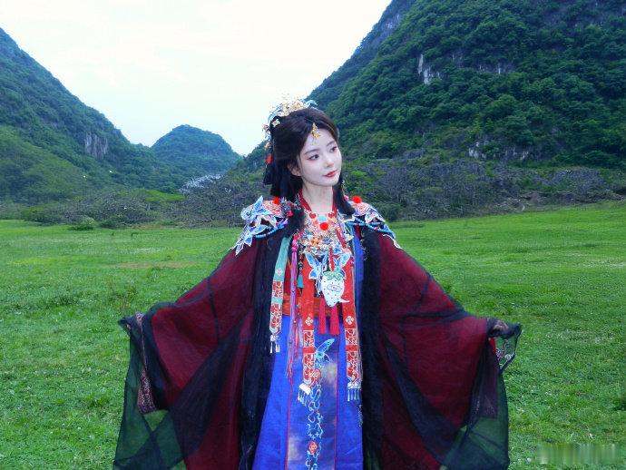 陈卓璇还和素人同学微博互关同学说陈卓璇从小美到大 破防了！陈卓璇和素人同学微博互
