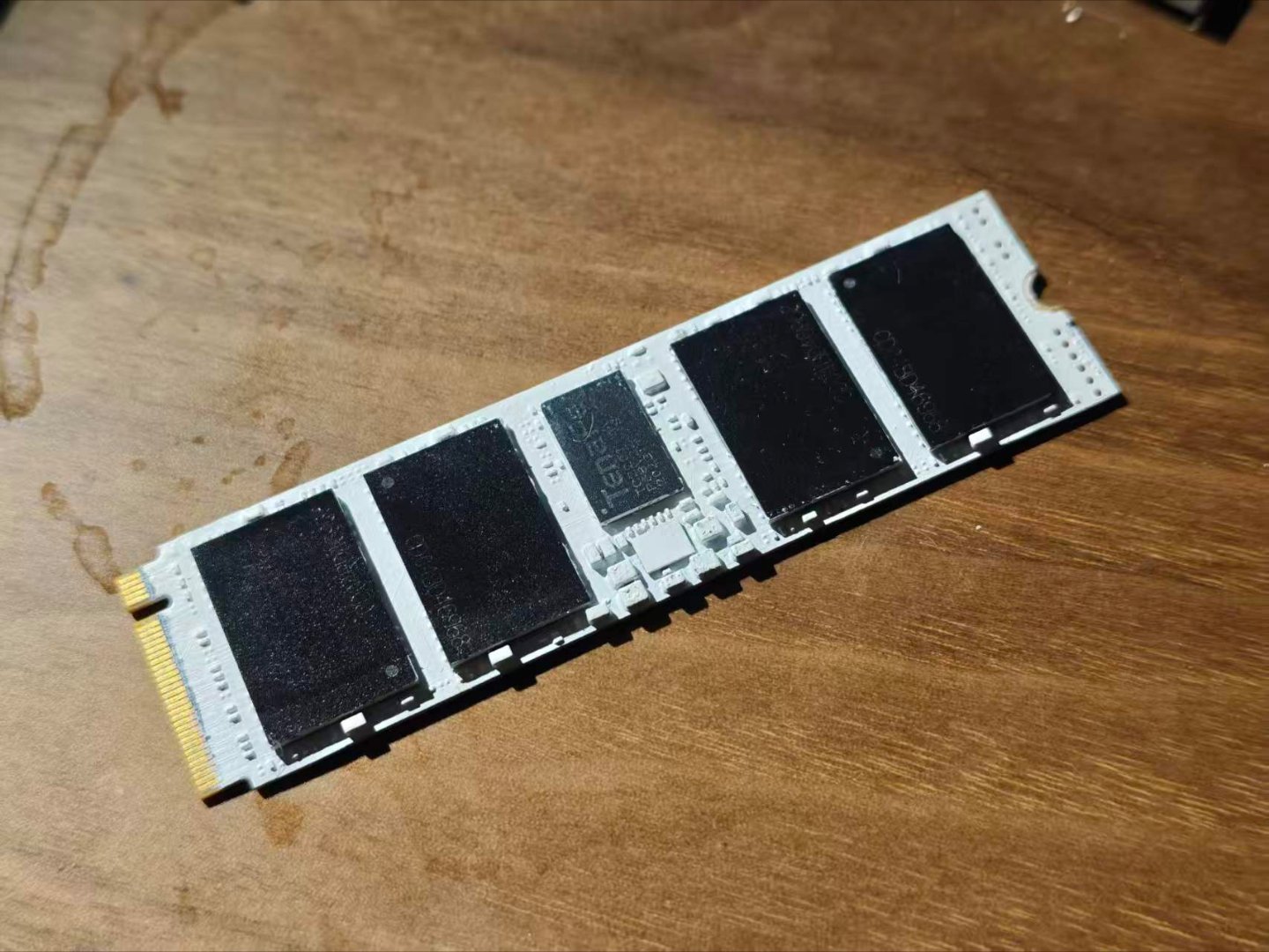 六方氮化硼喷涂散热马甲，一种导热系数堪比石墨烯的绝缘材料，介电常数只有1.x我做