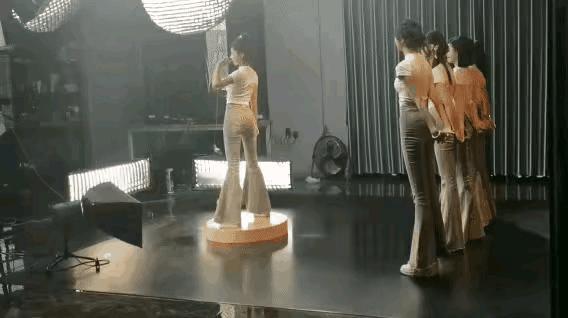 如果把这样的动作也叫美，那真是美丑不分，如果把这种姿态也称作艺术，那就是对艺术的