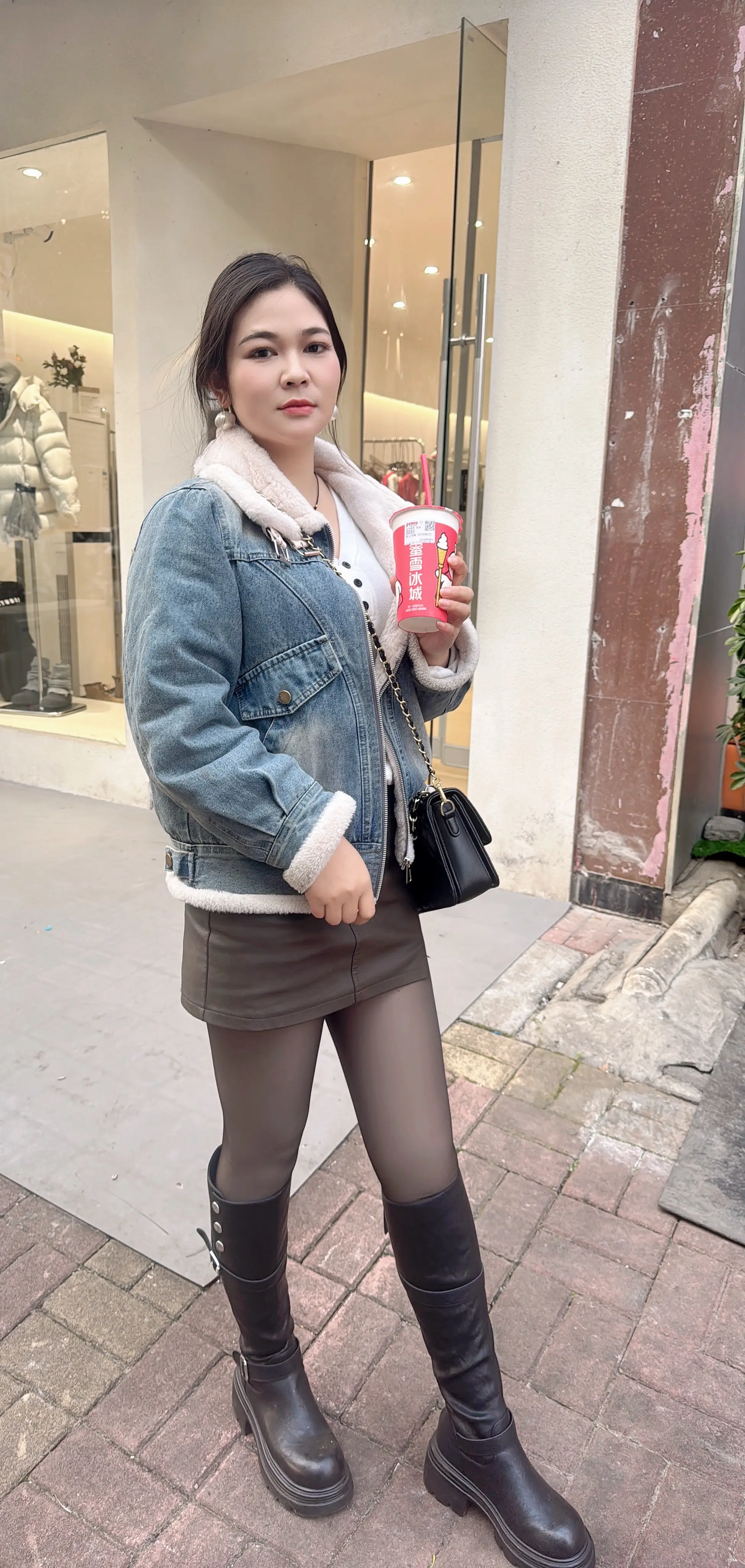 牛仔外套搭配短裙