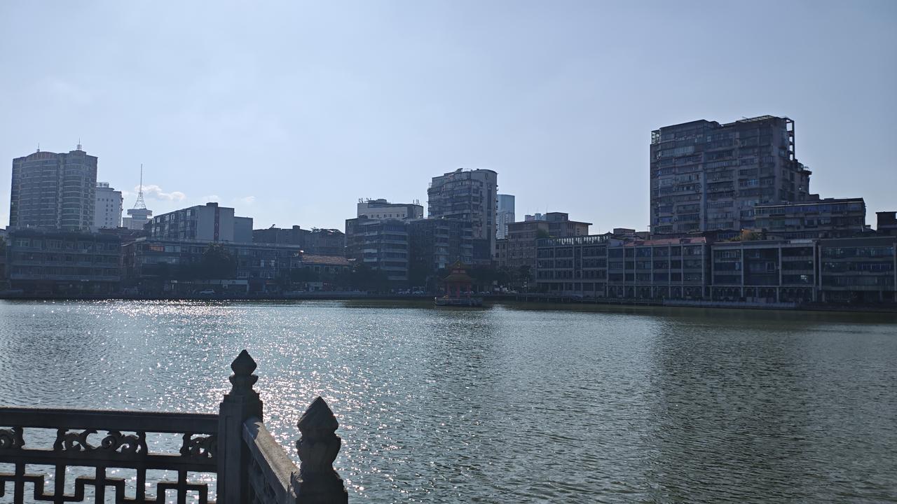 这次想来景德镇找找机会，昨天特意经过南昌，跟一个大学的兄弟好好聚聚。

我这兄弟