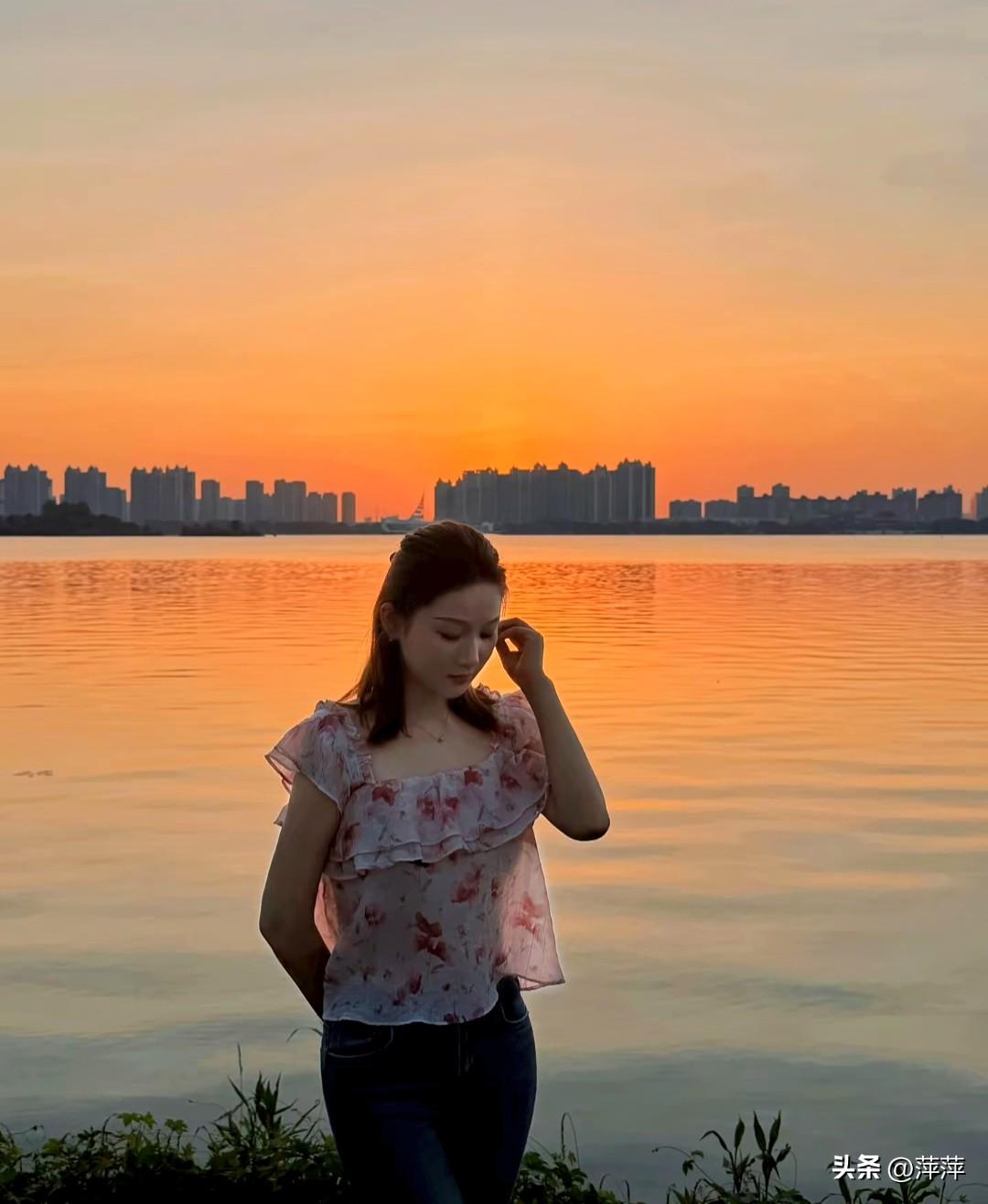 在这个黄昏突然想起了该忘记的人，也许这是今生错过我缘分吧！
